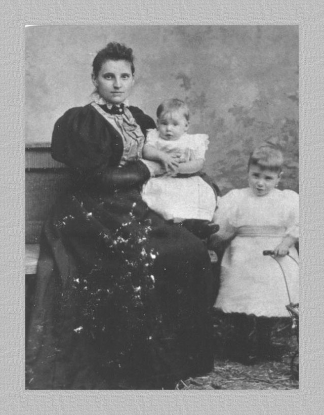 Maria met waarschijnlijk haar twee oudste kinderen